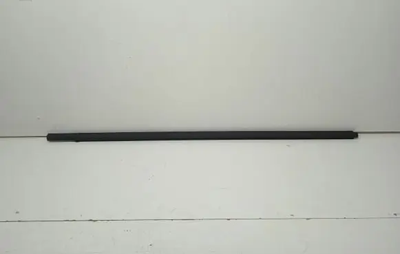 Hyundai i10 Front door glass trim molding 8220B9000