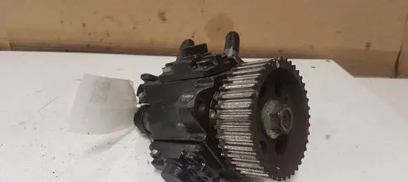 Opel Insignia A Fuel injection high pressure pump 0445010193 55571005 0928400680