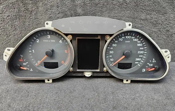 Audi Q7 4L Speedometer (instrument cluster) 4L0920930R 4F0910930C 503001725701