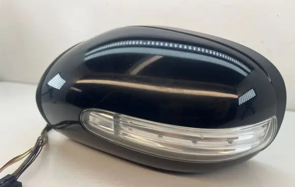 Mercedes-Benz C W203 Front door electric wing mirror 413133417 197