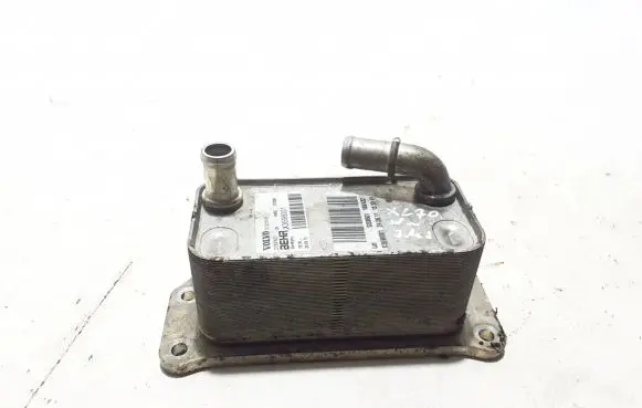 Volvo XC70 Oil filter mounting bracket 31325045