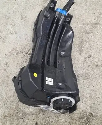 Audi Q7 4M AdBlue liquid reservoir 4M0131878
