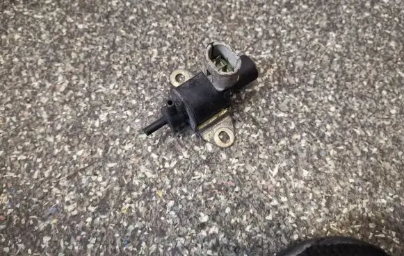 Volvo S40, V40 Turbo solenoid valve