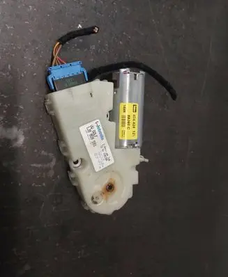 Volkswagen Golf IV Sunroof motor/actuator 1J9959591