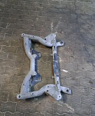 Mercedes-Benz C W204 Front subframe A2045040440