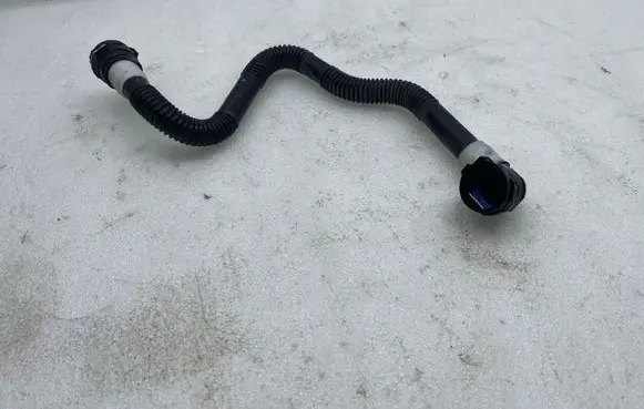 Engine coolant pipe/hose