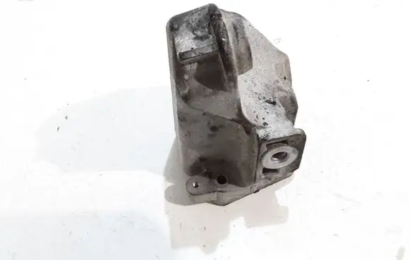 Mercedes-Benz E W212 Engine mounting bracket