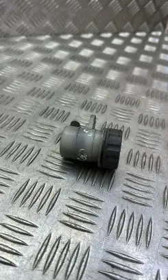 Honda CR-V Brake fluid reservoir D0T3