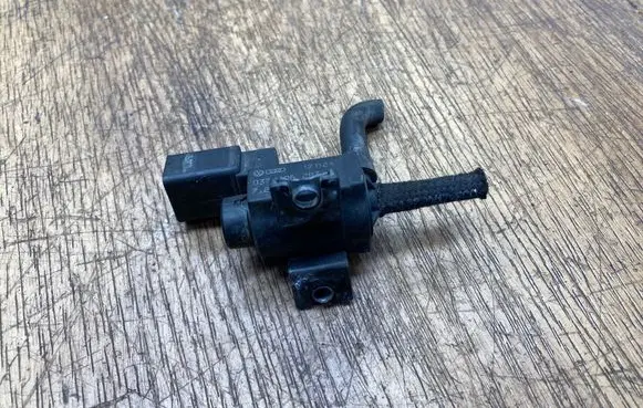 Volkswagen Touareg II Turbo solenoid valve 037906283D 72809800