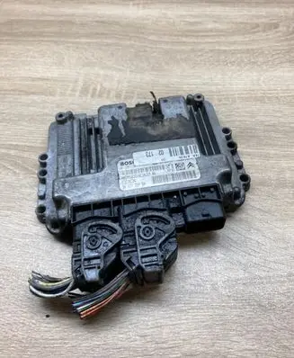 Peugeot 207 Engine control unit/module ECU 9663755480 0281013868