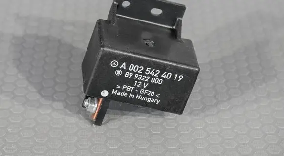 Mercedes-Benz Sprinter W907 W910 Glow plug pre-heat relay A0025424019