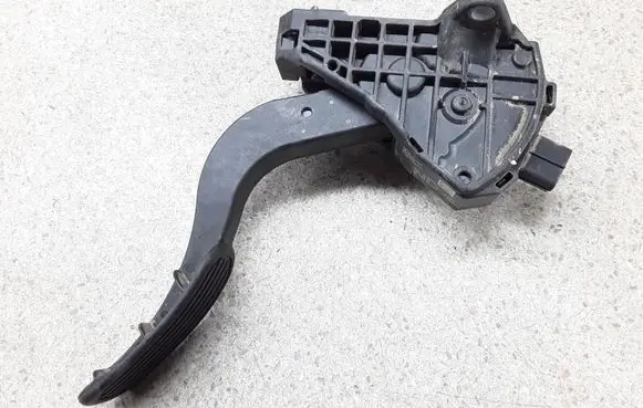 Toyota C-HR I Accelerator throttle pedal 78110F4022