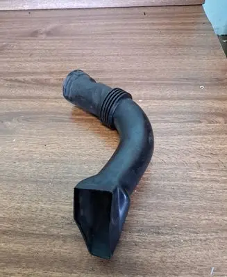 Audi A8 S8 D2 4D Air intake hose/pipe 077129643 KH0TB1028