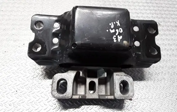 Engine mount bracket