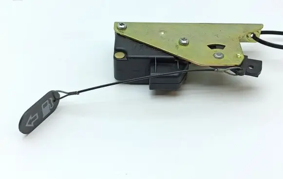 Fuel tank cap lock