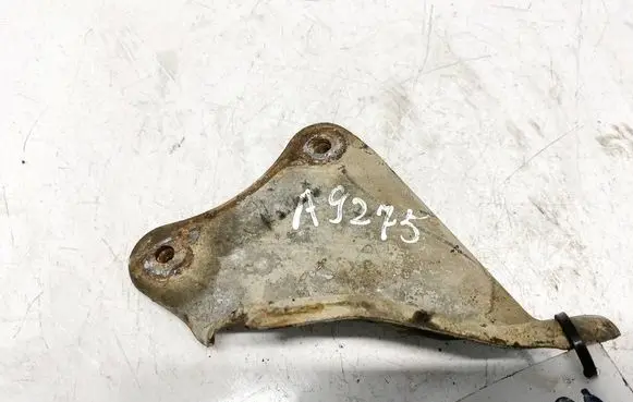 Engine mounting bracket