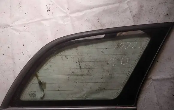Toyota Avensis T250 Rear side window as2