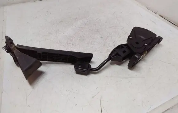 KIA Sportage Accelerator throttle pedal 327002S900 FLJ0489A2S900