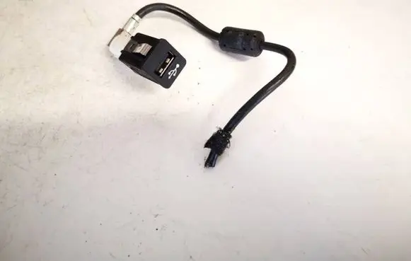 BMW 5 GT F07 USB socket connector 923765601