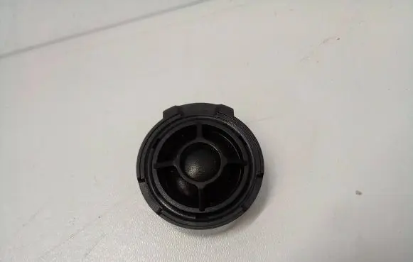 Front door high frequency speaker