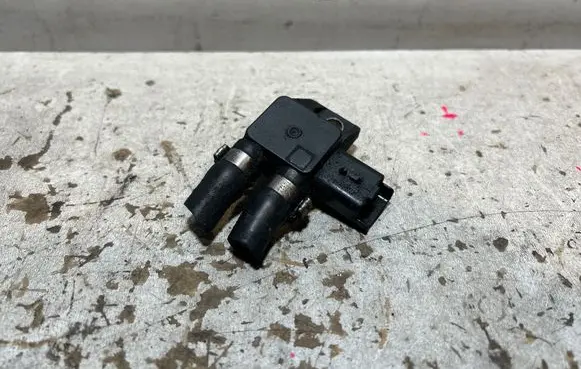 Citroen C4 I Picasso Exhaust gas pressure sensor 9662143180