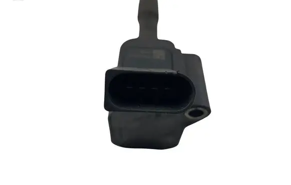 Volkswagen Golf VII High voltage ignition coil 04E905110E