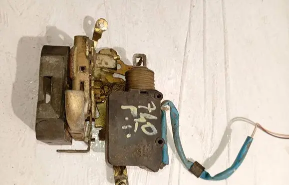 Volvo 740 Front door lock 632366