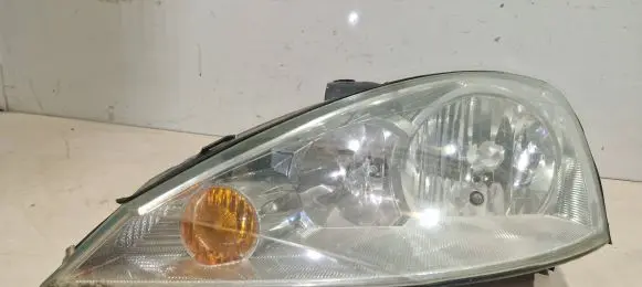 Ford Focus Headlight/headlamp 2M5113W030BE