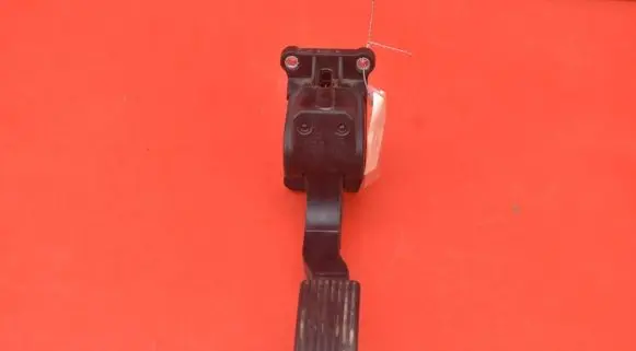 Mercedes-Benz Sprinter W906 Accelerator throttle pedal A2063000404