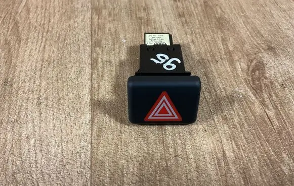 Audi A4 S4 B7 8E 8H Hazard light switch 8E0941509
