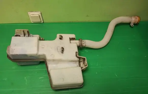 Opel Vivaro Windshield washer fluid reservoir/tank 93867990 93867992 93867991