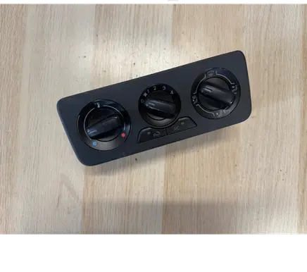 Audi A1 Climate control unit 8X0820045