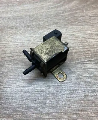Volkswagen Golf III Turbo solenoid valve 028906283F 72189500