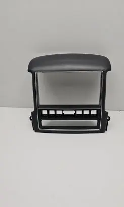 KIA Sorento Radio/GPS head unit trim 