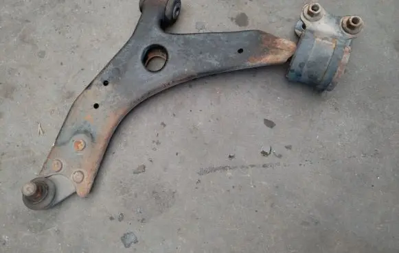 Ford Kuga I Front lower control arm/wishbone