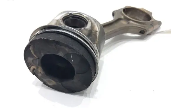Volvo XC90 Piston with connecting rod