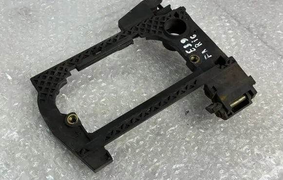 Front door exterior handle/bracket