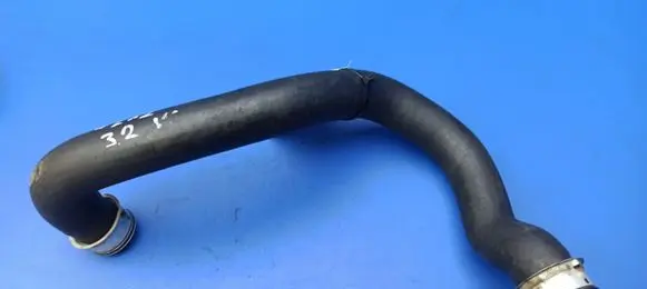 Mercedes-Benz E W212 Engine coolant pipe/hose A2045012982