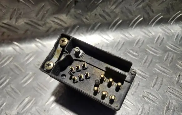 BMW 5 E34 Glow plug pre-heat relay 1285085