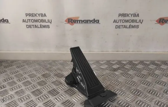 KIA Sportage Accelerator throttle pedal 32414400