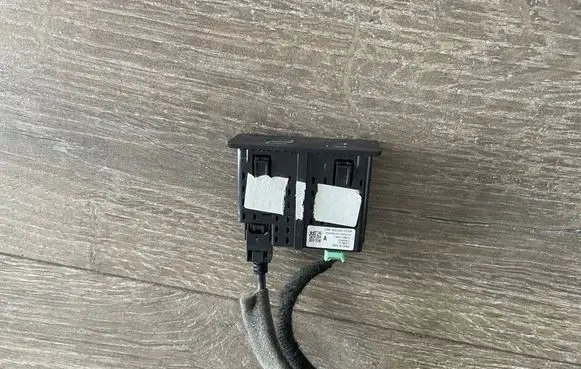 Nissan Qashqai USB socket connector 253316UQA0