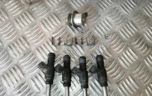 Fuel injectors set