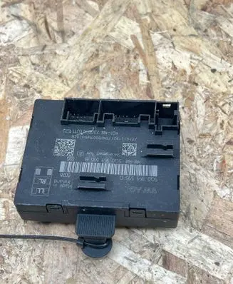 Volkswagen PASSAT B8 Door control unit/module 5Q0959595D 5Q0959595B P10121921