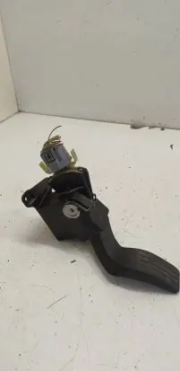 Ford Focus Accelerator throttle pedal 2M519F8816AD