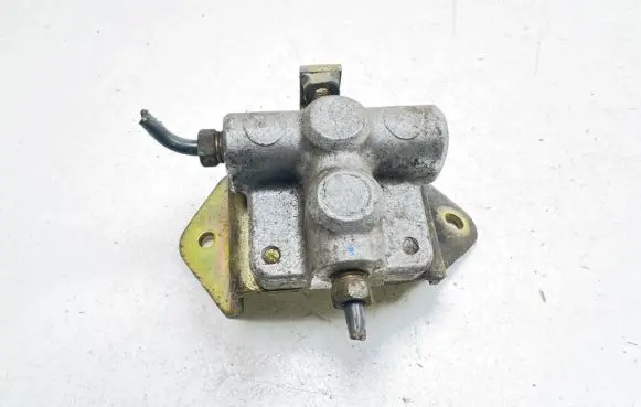 Toyota Yaris Brake power pressure regulator 