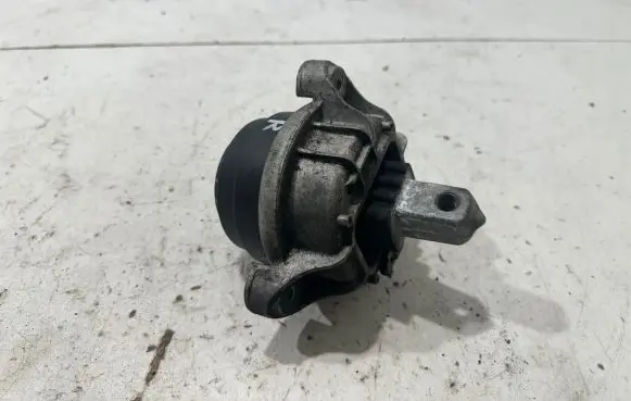 BMW 5 F10 F11 Engine mount bracket 6868302 031214