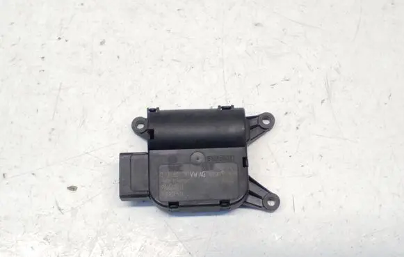 Volkswagen Jetta VI Air flap motor/actuator 0132801392 1K0907511J