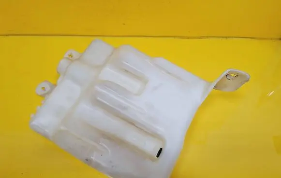 Nissan Micra Windshield washer fluid reservoir/tank
