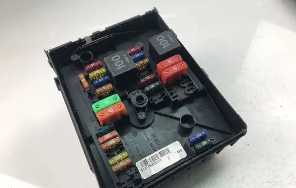 Volkswagen Touran I Fuse box set 1K0937125A