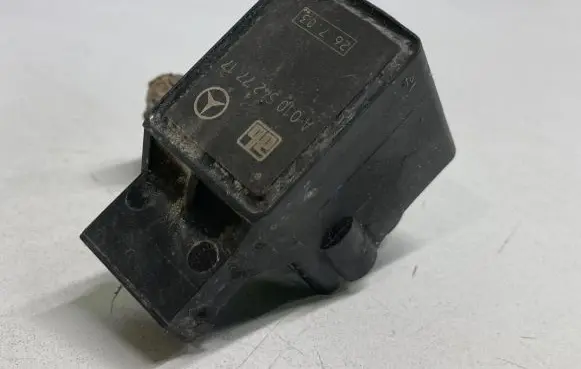 Mercedes-Benz E W211 Headlight/headlamp level sensor A0105427717